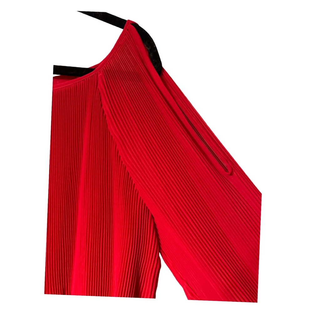 INC Red cold shoulder, pleated blouse. Size XL. - Picture 4 of 9